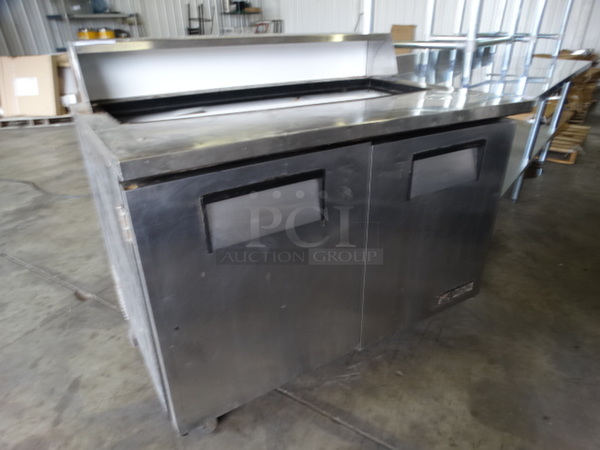 NICE! 2005 True Model TSSU-48-12 Stainless Steel Commercial SAndwich Salad Prep Table on Commercial Casters. 115 Volts, 1 Phase. 48x30x44. Tested and Powers On But Does Not Get Cold - Image 2 of 8