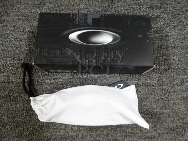 2 Pairs of Oakley Sunglasses. 2 Times Your Bid! - Image 8 of 8