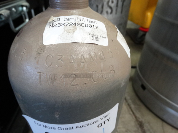 Metal CO2 Tank. 5x5x18
 - Image 4 of 4