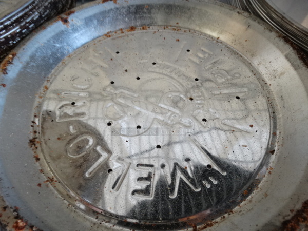 13 Metal Round Pans. 9.5x9.5x1. 13 Times Your Bid! - Image 2 of 2