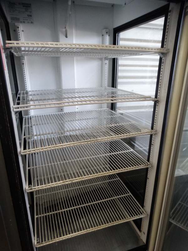 NICE! 2008 True Model GEM-26 Commercial Single Door Reach In Cooler Merchandiser. 115 Volts, 1 Phase. 30x30x79. Tested and Working! - Image 4 of 5