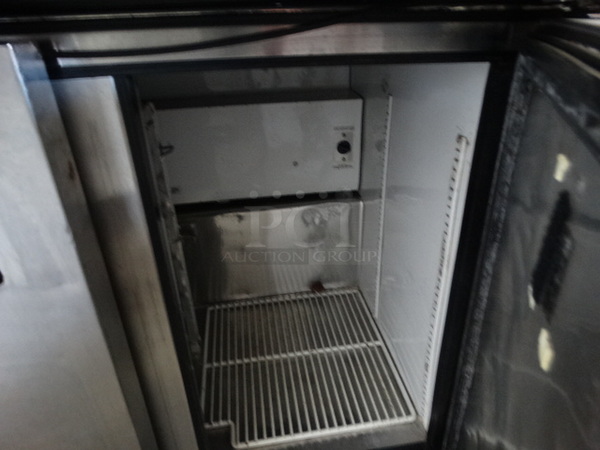 NICE! 2011 True Model TUC-36-34 Stainless Steel Commercial ENERGY STAR 2 Door Undercounter Cooler on Commercial Casters. 115 Volts, 1 Phase. 36x34x33. Tested and Working! - Image 4 of 6