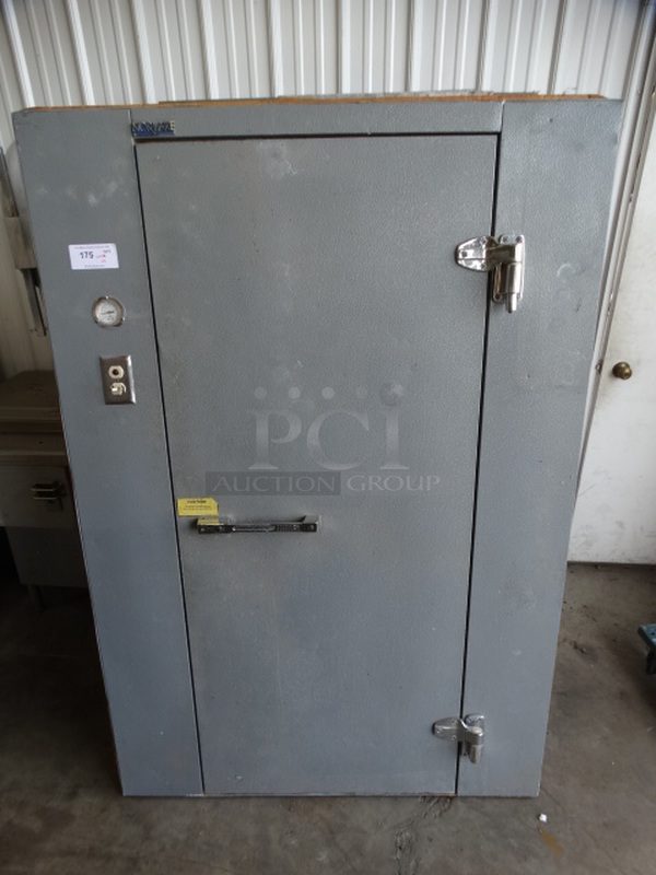 FANTASTIC! 6'x4'x6.5' Norlake SELF CONTAINED Walk In Freezer Box w/ Floor, Norlake Model CPF50C Condenser and Copeland Compressor. 115 Volts, 1 Phase. 6'x4'x6.5' 