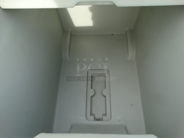Cambro Light Tan Poly Bin on Commercial Casters. 23x32x29 - Image 5 of 5