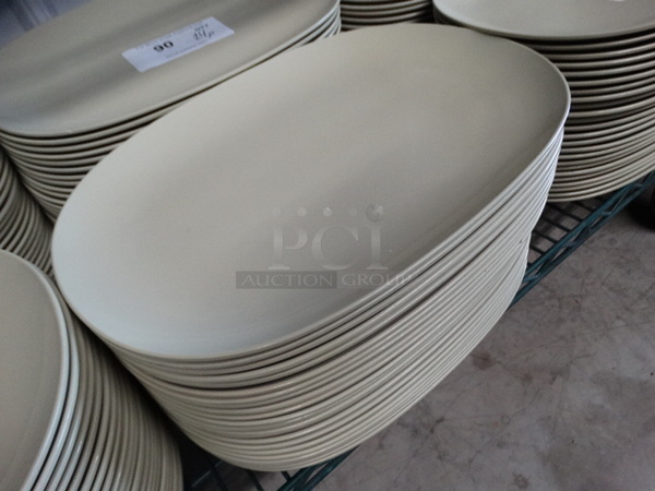 24 Carlisle Green Poly Plates. 13.75x9.5x1. 24 Times Your Bid! - Image 3 of 5