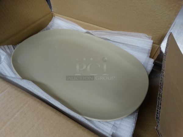 36 BRAND NEW IN BOX! Carlisle Green Poly Plates. 13.75x9.5x1. 36 Times Your Bid! - Image 2 of 4