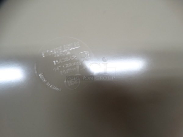 36 BRAND NEW IN BOX! Carlisle Green Poly Plates. 13.75x9.5x1. 36 Times Your Bid! - Image 4 of 4