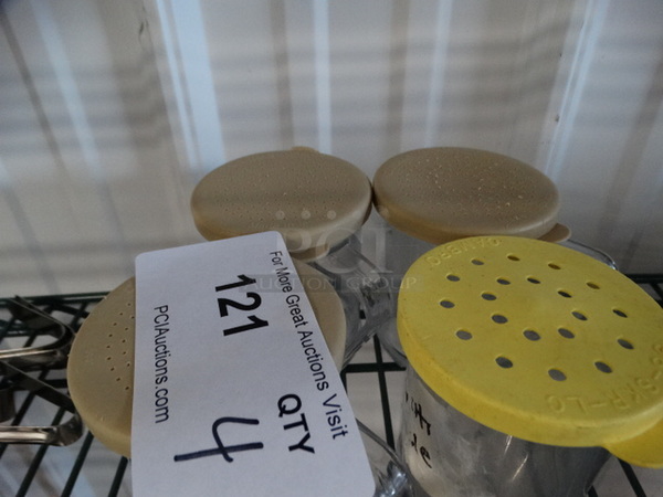 4 Poly Clear Seasoning Shakers. 4.5x3x3.5. 4 Times Your Bid! - Image 4 of 4