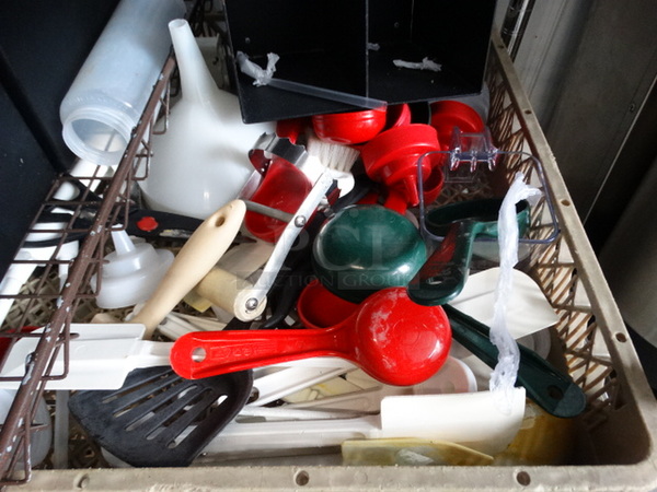 ALL ONE MONEY! Lot of Various Poly Utensils and Items in Dish Caddy! - Image 4 of 4