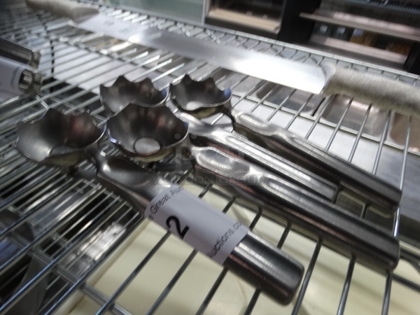 4 Metal Ice Cream Scoops. 7.5". 4 Times Your Bid! - Image 1 of 4