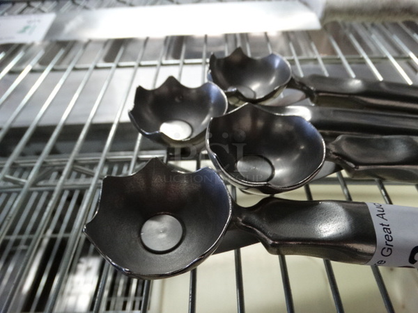 4 Metal Ice Cream Scoops. 7.5". 4 Times Your Bid! - Image 4 of 4
