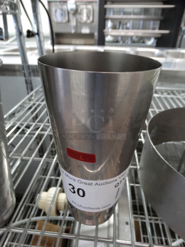 Metal Mixing Cup. 3.5x3.5x7 - Image 1 of 2