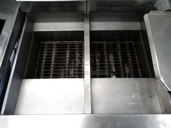 AWESOME! 2014 Pitco Frialator Model SSH55 Stainless Steel Commercial Natural Gas Powered 2 Bay Deep Fat Fryer w/ Filtration System on Commercial Casters. 80,000 BTU. 31x34x47 - Image 4 of 10