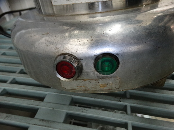 NICE! Stainless Steel Commercial Countertop Juicer. 14x16x19. Tested and Working! - Image 6 of 7