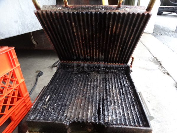 NICE! Waring Model WPG150 Stainless Steel Commercial Countertop Panini Press. 120 Volts, 1 Phase. 15x16x10. Tested and Working! - Image 5 of 7