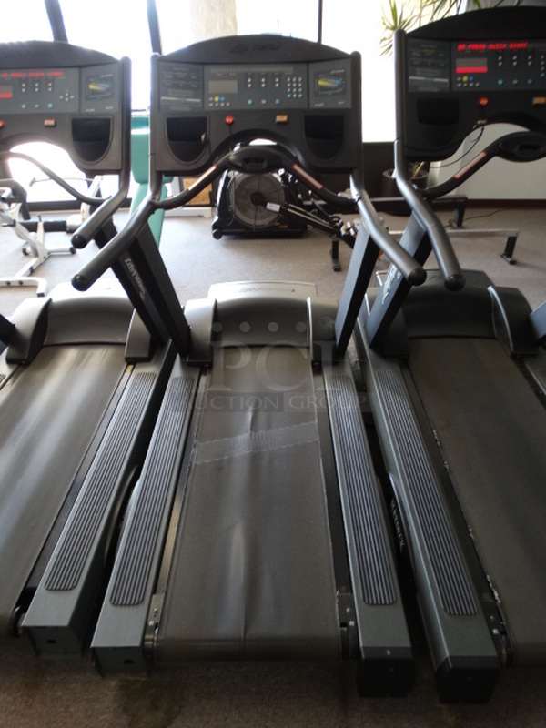 WOW! Life Fitness Model TR9500 9500HR Treadmill. Belt Will Be Replaced. 120 Volts, 1 Phase. 36x82x66