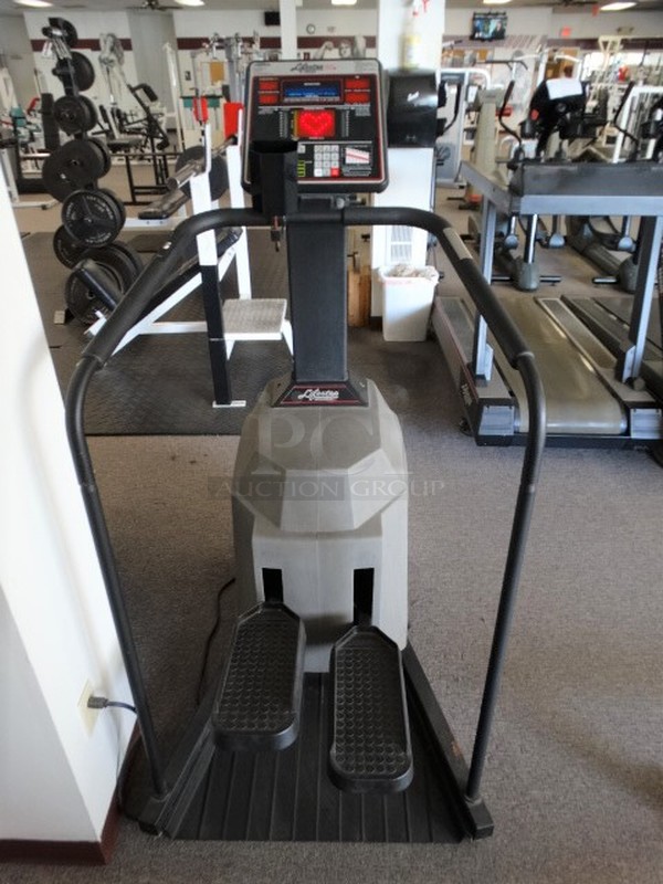 GREAT! Life Fitness Lifestep Model 9500HR Stair Stepper Machine. 120 Volts, 1 Phase. 34x44x64