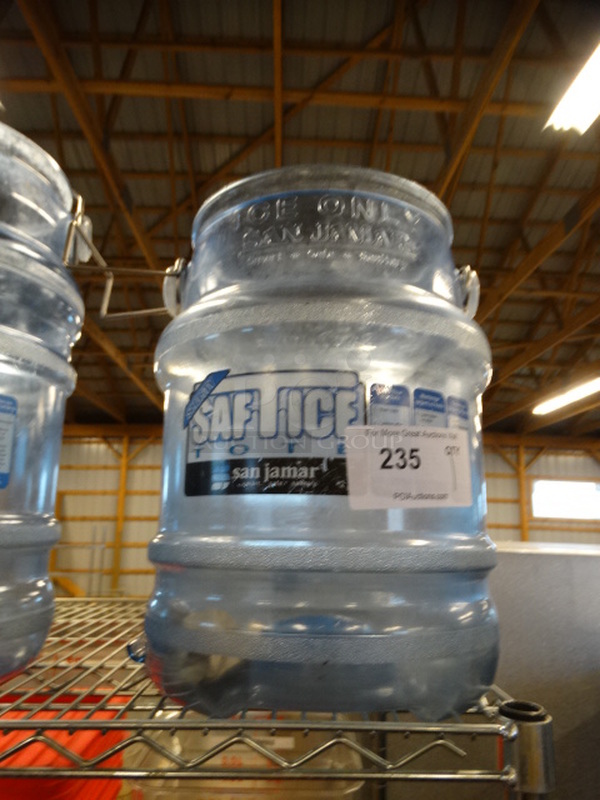 San Jamar SafTice Blue Ice Bucket. 13x10x15