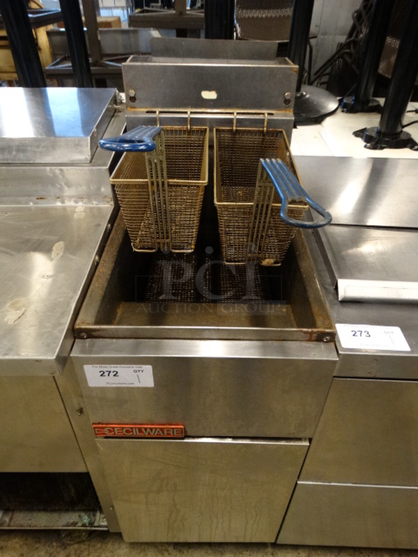 NICE! Cecilware Model FMP40 Stainless Steel Commercial Natural Gas Powered Deep Fat Fryer w/ 2 Metal Fry Baskets. 115,000 BTU. 16x30x47