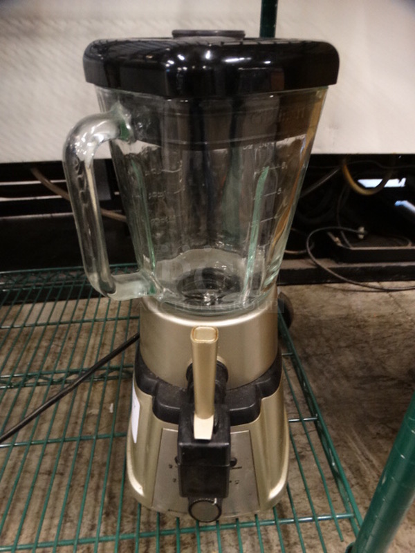 Cuisinart Countertop Blender w/ Pitcher. 7x10x16. Tested and Working!