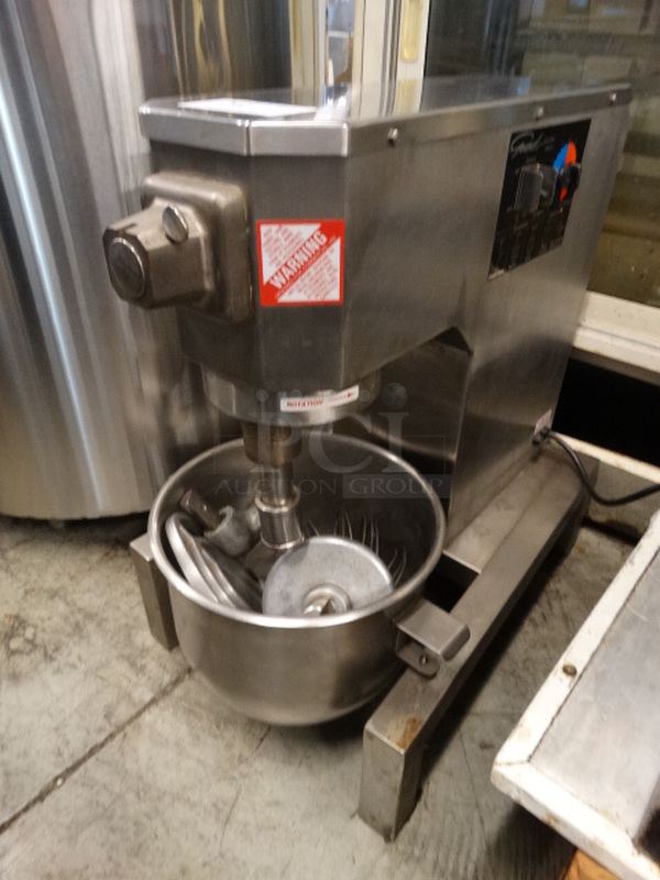 NICE! General Model MM-20 Metal Commercial 20 Quart Planetary Mixer w/ Stainless Steel Mixing Bowl, Paddle, Whisk and Dough Hook Attachments. 20x26x30. Tested and Working!