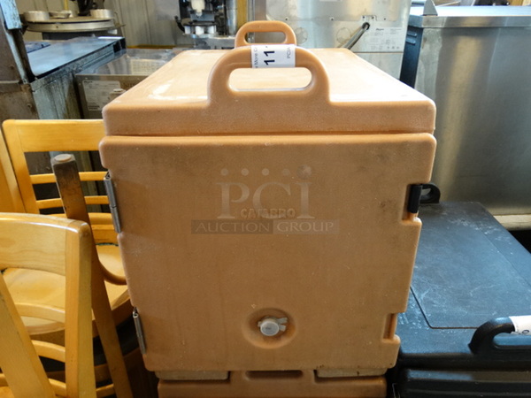 Cambro Model 300MPC Poly Insulated Food Carrying Case. Goes GREAT w/ Items 77 and 78! 17x24x23