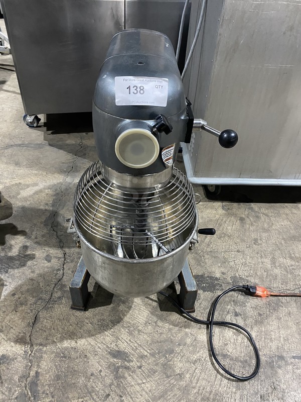  Avantco Commercial 20 Quart Planetary Mixer! With Stainless Steel Bowl & Bowl Guard! With Dough Paddle Attachment! Model MX20 Serial 47140915! 120V! Works Great!