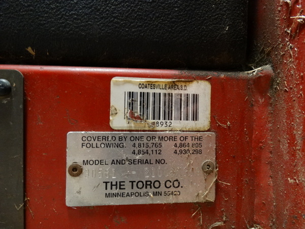 FANTASTIC! Toro Model 30581 580-D Groundsmaster Metal Commercial Rotary Riding Lawn Mower. Unit Was Working When Parked. 92x168x82 - Image 5 of 12