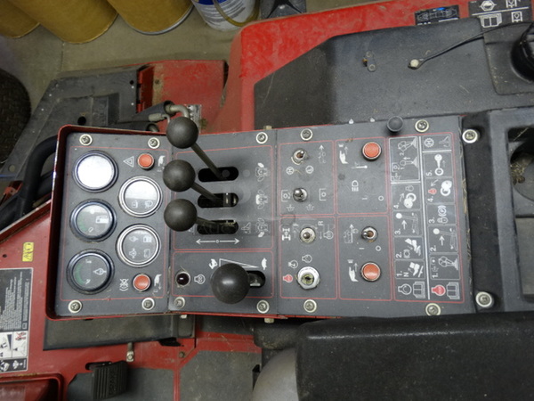 FANTASTIC! Toro Model 30581 580-D Groundsmaster Metal Commercial 4WD Rotary Riding Lawn Mower. Unit Was Working When Parked. 96x168x84 - Image 5 of 12
