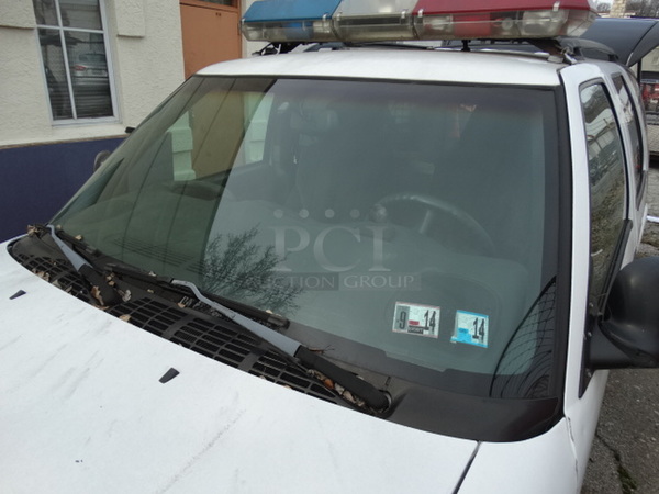 1998 GMC Jimmy SLS 4 Door SUV w/ Interior Cage Separator. Lot Includes Contents! VIN 1GKDT13W7W2558864. Comes w/ Clean Title. See Lot 23 For Additional Pictures! - Image 5 of 12