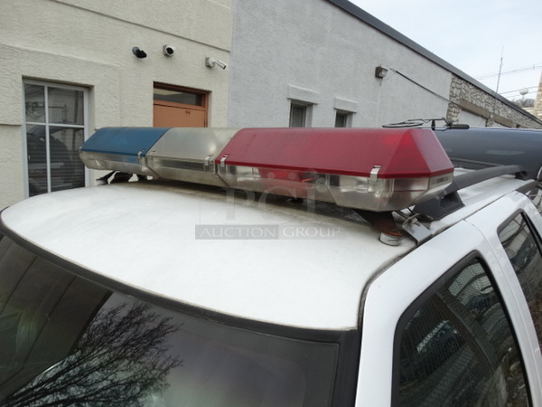 1998 GMC Jimmy SLS 4 Door SUV w/ Interior Cage Separator. Lot Includes Contents! VIN 1GKDT13W7W2558864. Comes w/ Clean Title. See Lot 23 For Additional Pictures! - Image 6 of 12