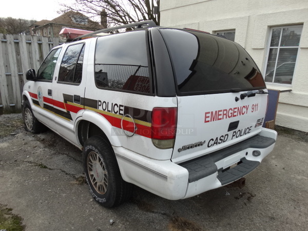 1998 GMC Jimmy SLS 4 Door SUV w/ Interior Cage Separator. Lot Includes Contents! VIN 1GKDT13W7W2558864. Comes w/ Clean Title. See Lot 23 For Additional Pictures! - Image 9 of 12