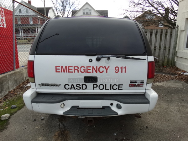 1998 GMC Jimmy SLS 4 Door SUV w/ Interior Cage Separator. Lot Includes Contents! VIN 1GKDT13W7W2558864. Comes w/ Clean Title. See Lot 23 For Additional Pictures! - Image 10 of 12