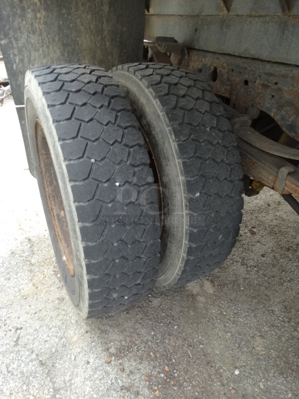 2001 Ford F550 XL Super Duty Truck w/ Galion Model 100USD-9 Dump Body. VIN 1FDAF57F01EC91450. Comes w/ Clean Title. See Lots 25-26 For Additional Pictures. - Image 6 of 12