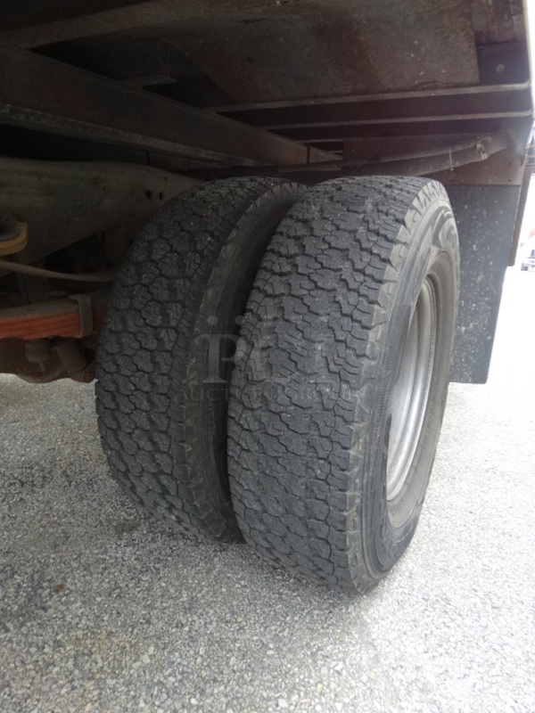 1996 Ford F Super Duty Power Stroke Diesel Truck w/ Morgan Dry Van Box Truck Attachment, Foldaway Steel Liftgate and Etrack Frame In Box. VIN 1FDLF47F1TEA68033. Comes w/ Clean Title. See Lots 28-29 For Additional Pictures! - Image 5 of 12