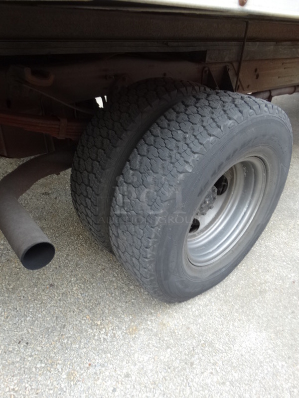 1996 Ford F Super Duty Power Stroke Diesel Truck w/ Morgan Dry Van Box Truck Attachment, Foldaway Steel Liftgate and Etrack Frame In Box. VIN 1FDLF47F1TEA68033. Comes w/ Clean Title. See Lots 28-29 For Additional Pictures! - Image 6 of 12
