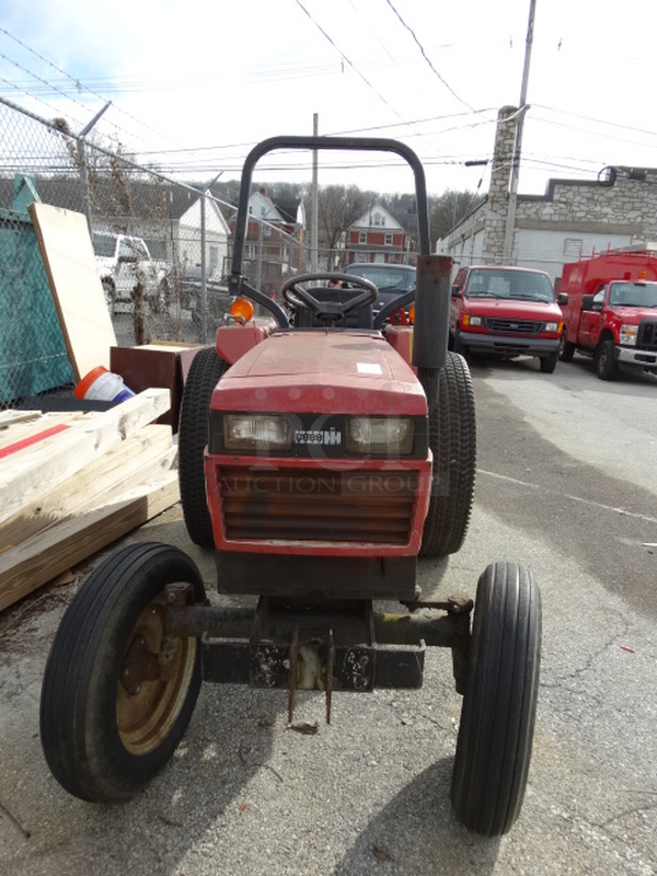 Case IH Model 255 Metal Commercial International Harvester Tractor. 72x160x80 - Image 4 of 12