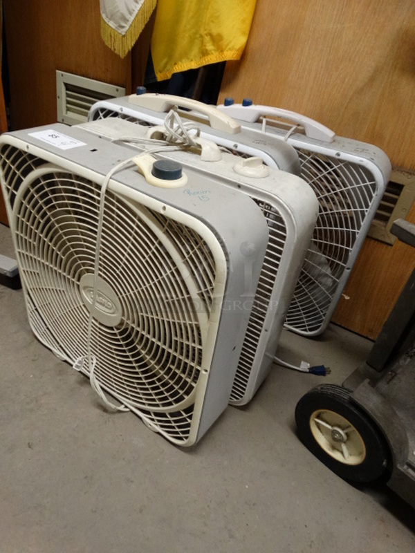 4 White Poly Box Fans. 21.5x4x22. 4 Times Your Bid! - Image 2 of 9