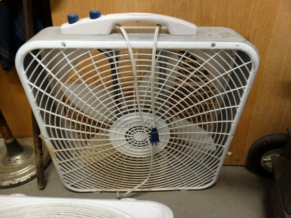4 White Poly Box Fans. 21.5x4x22. 4 Times Your Bid! - Image 8 of 9