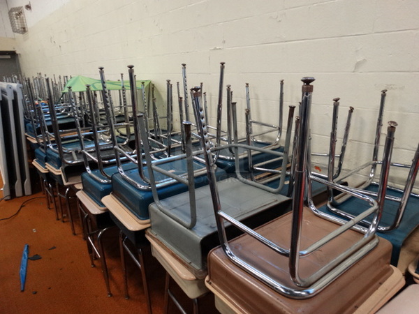 10 Various Metal Children's Desks. Includes 24x18x26. 10 Times Your Bid! - Image 4 of 4