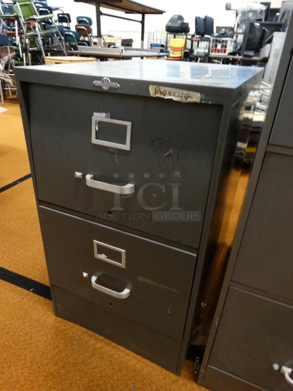 Globe Wernicke Gray Metal 2 Drawer Filing Cabinet. 18x28x31 - Image 2 of 4