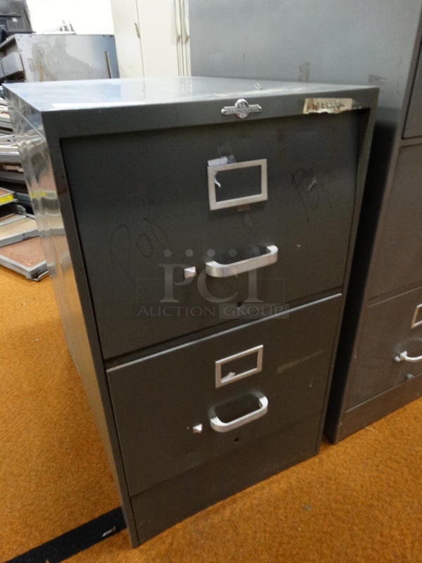 Globe Wernicke Gray Metal 2 Drawer Filing Cabinet. 18x28x31 - Image 3 of 4