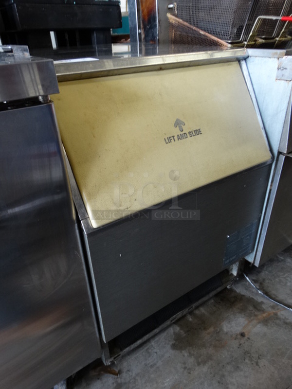 NICE! Hoshizaki Model KM-250BAB Stainless Steel Commercial Self Contained Ice Machine. 115-120 Volts, 1 Phase. 24x28x35.5 - Image 3 of 7