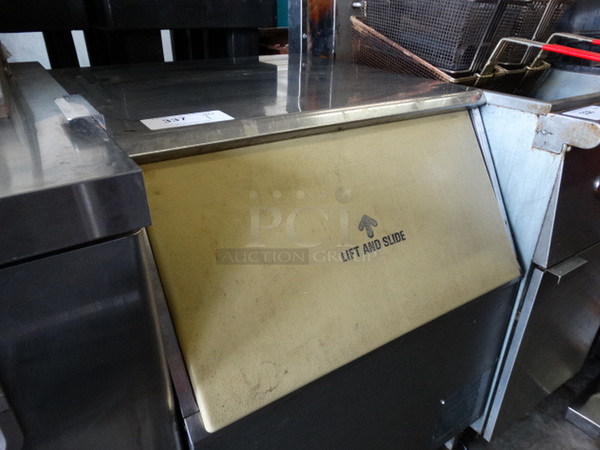 NICE! Hoshizaki Model KM-250BAB Stainless Steel Commercial Self Contained Ice Machine. 115-120 Volts, 1 Phase. 24x28x35.5 - Image 4 of 7