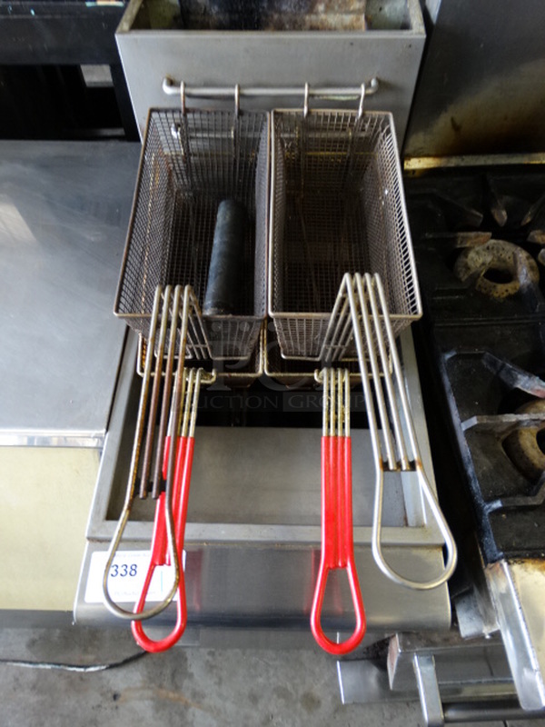 NICE! 2015 Avantco Model FF300-N Stainless Steel Commercial Natural Gas Powered Deep Fat Fryer w/ 4 Metal Fry Baskets. 15.5x30x47 - Image 4 of 8