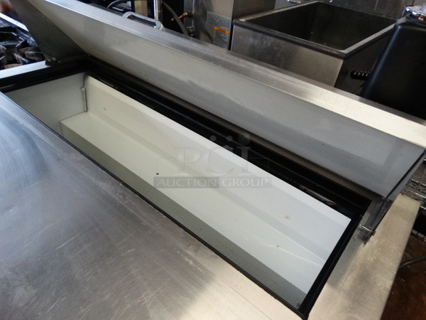 NICE! 2003 True Model TSSU-48-12 Stainless Steel Commercial Sandwich Salad Prep Table Mega Top Bain Marie on Commercial Casters. 115 Volts, 1 Phase. 48.5x30x43. Tested and Working! - Image 4 of 7