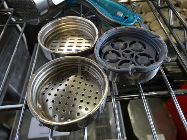Limai Metal Pasta Noodle Maker w/ Extra Pieces. 7x2.5x7 - Image 2 of 5