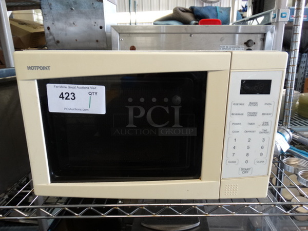 Hotpoint Countertop Microwave w/ Plate. 18x12x11