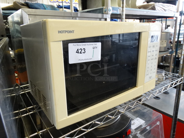 Hotpoint Countertop Microwave w/ Plate. 18x12x11 - Image 2 of 5