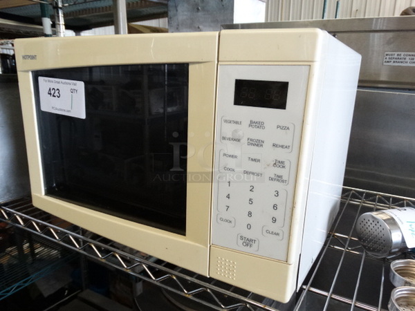 Hotpoint Countertop Microwave w/ Plate. 18x12x11 - Image 3 of 5